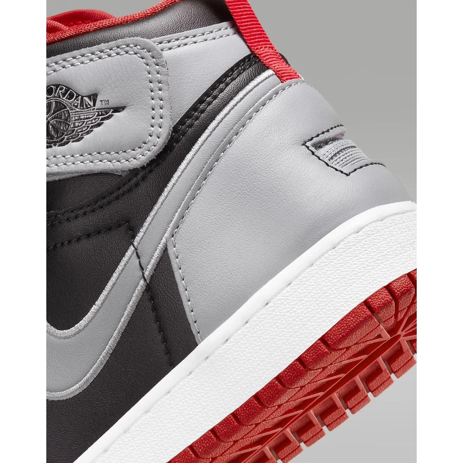 Air Jordan 1 Hi FlyEase