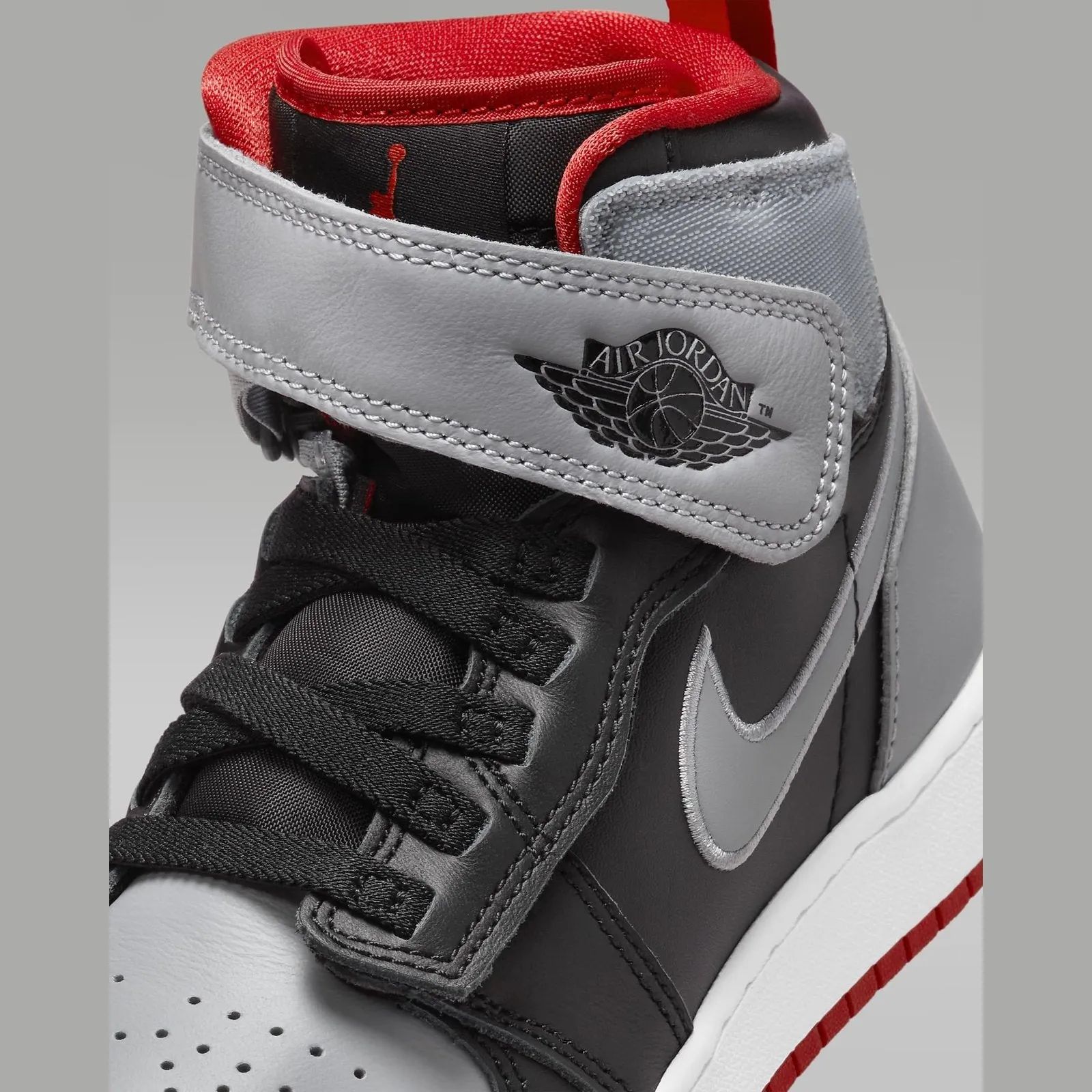 Air Jordan 1 Hi FlyEase