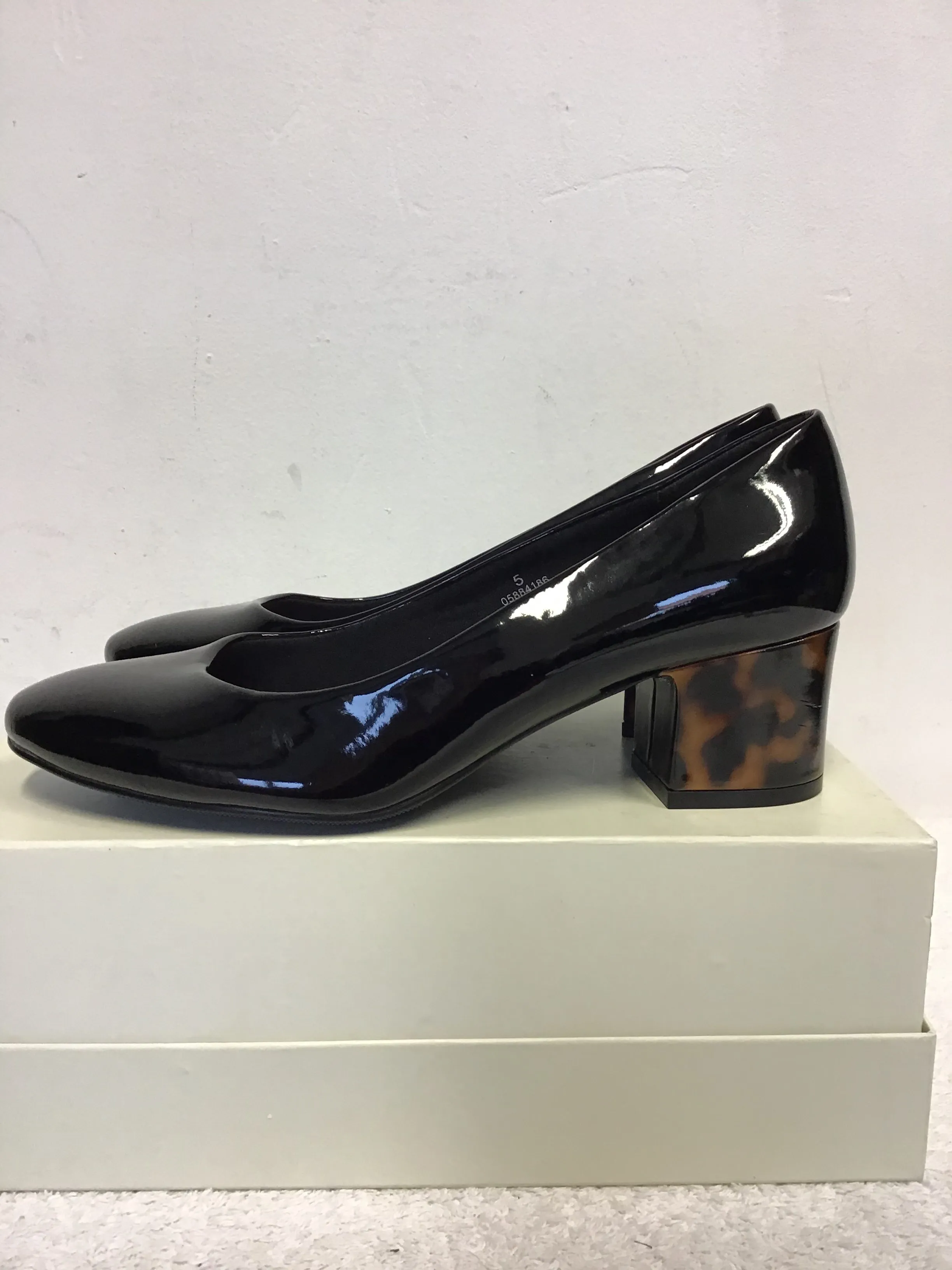 BRAND NEW MARKS & SPENCER BLACK PATENT & BROWN TORTOISE SHELL HEELS SIZE 5/38 WIDE FIT
