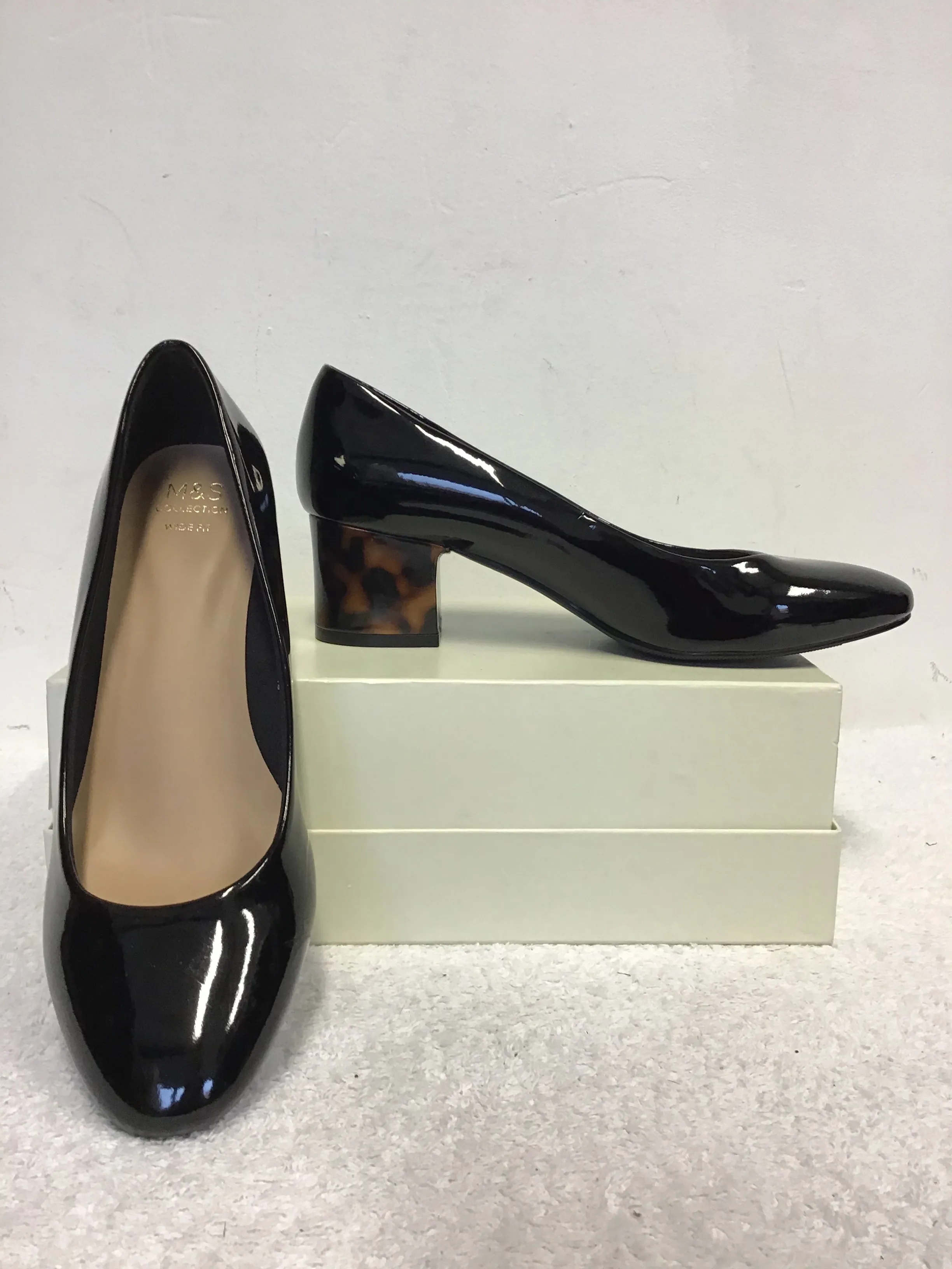 BRAND NEW MARKS & SPENCER BLACK PATENT & BROWN TORTOISE SHELL HEELS SIZE 5/38 WIDE FIT