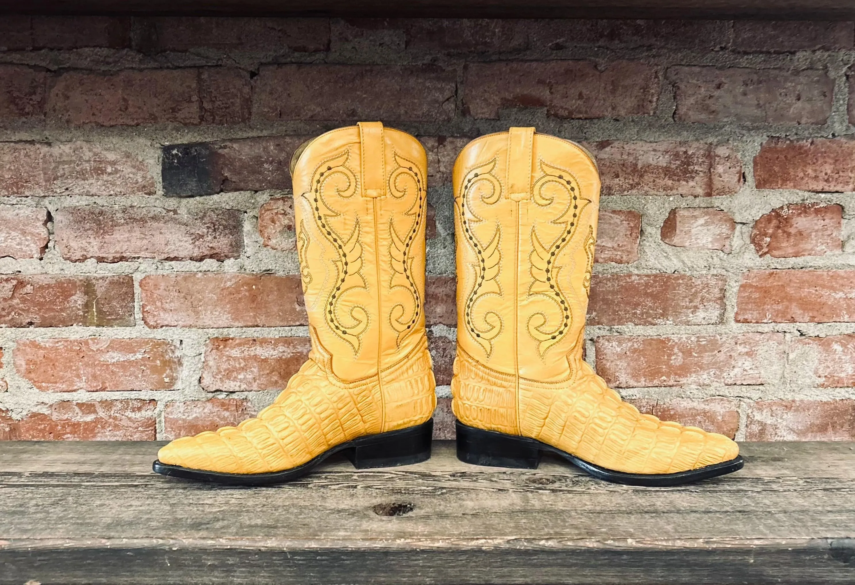 Jugo Cowboy Boots Men's Size 6/ Women's Size 7.5
