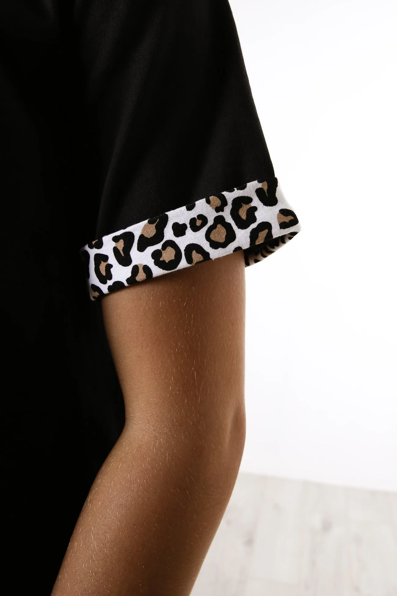 Radiate Tee Washed Black Leopard