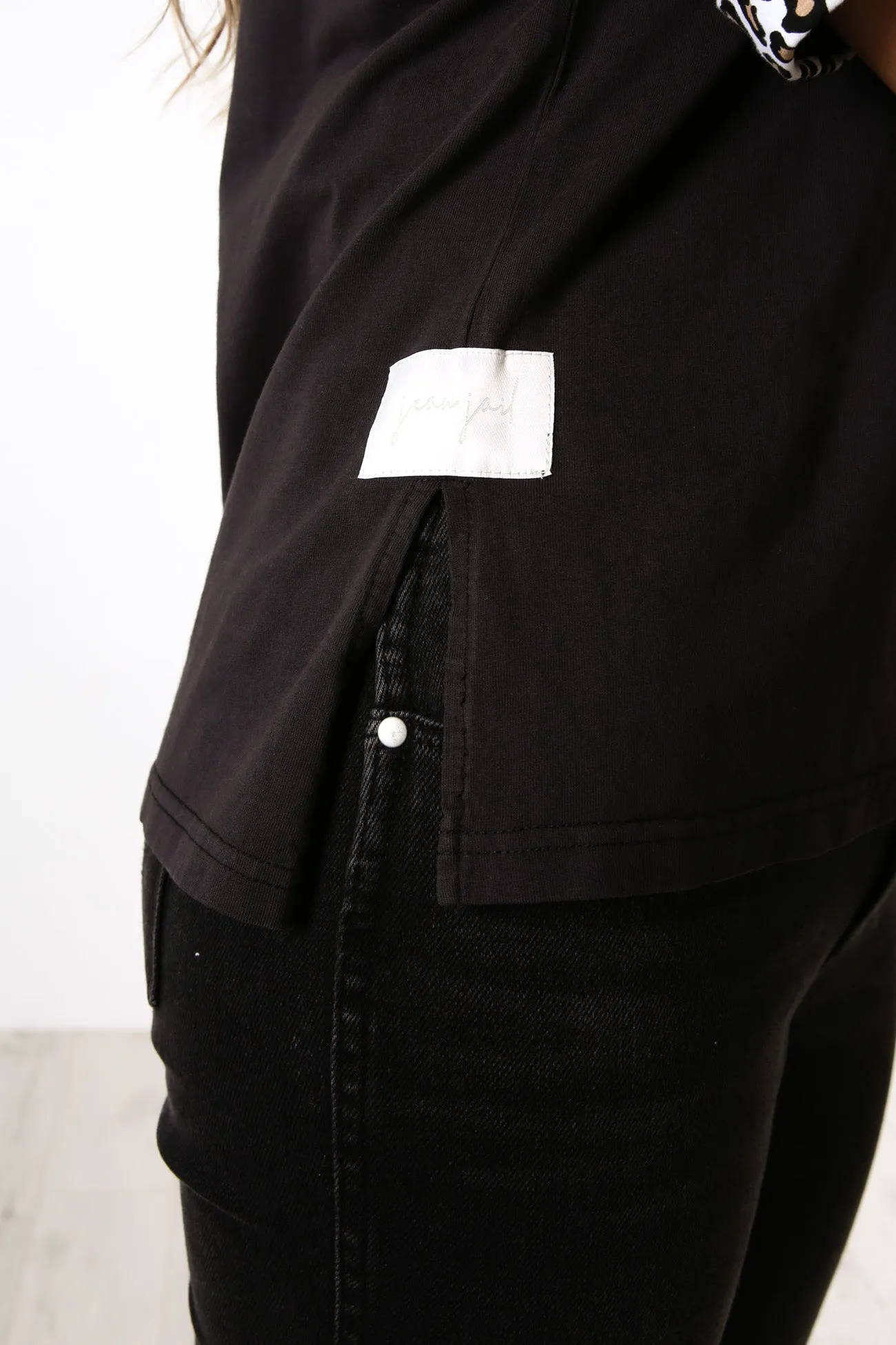 Radiate Tee Washed Black Leopard