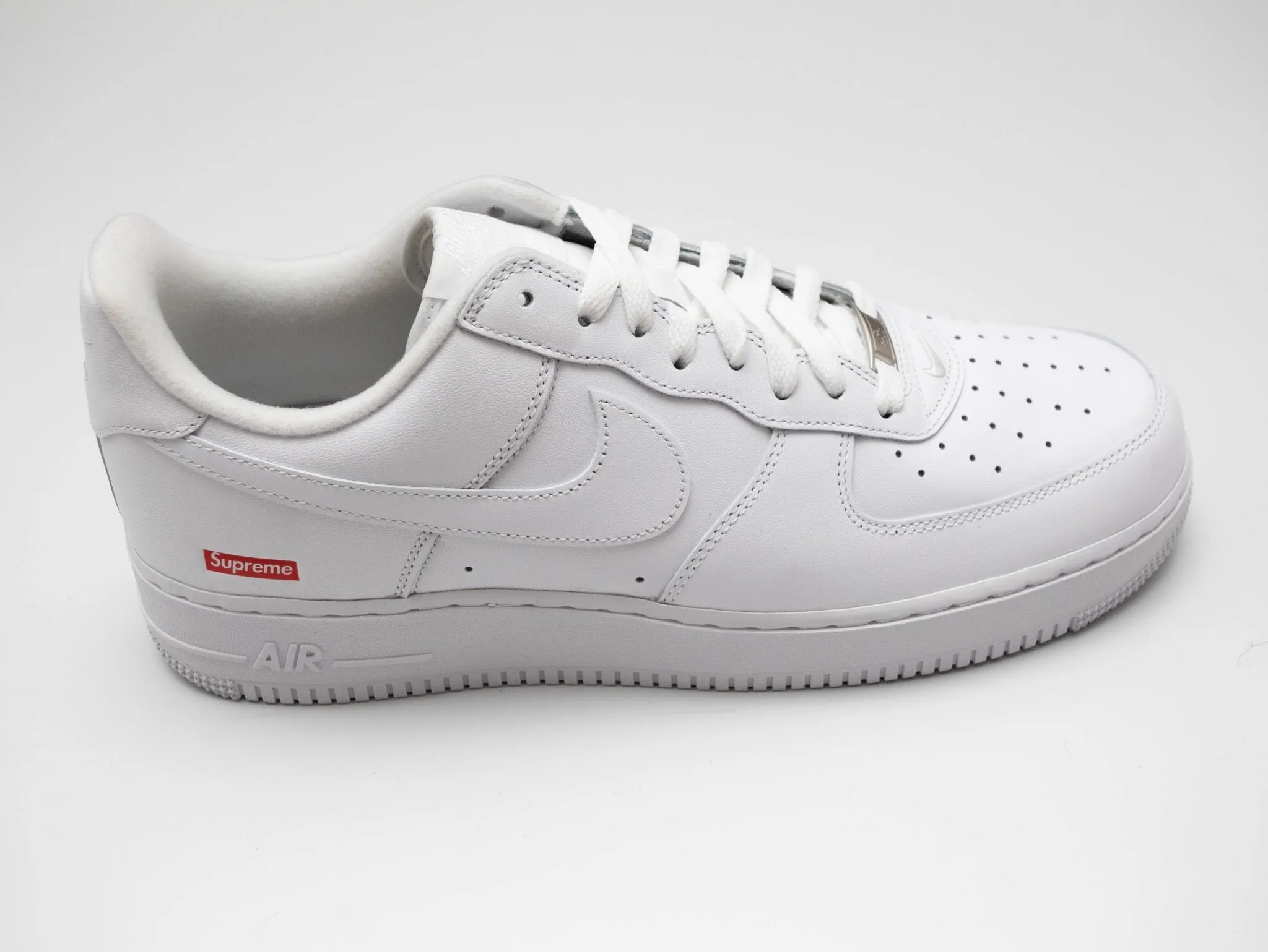 Tênis Nike - Air Force One x Supreme / Branco