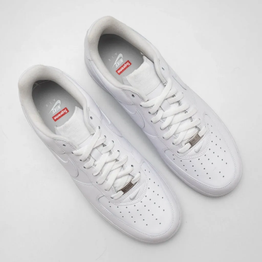 Tênis Nike - Air Force One x Supreme / Branco