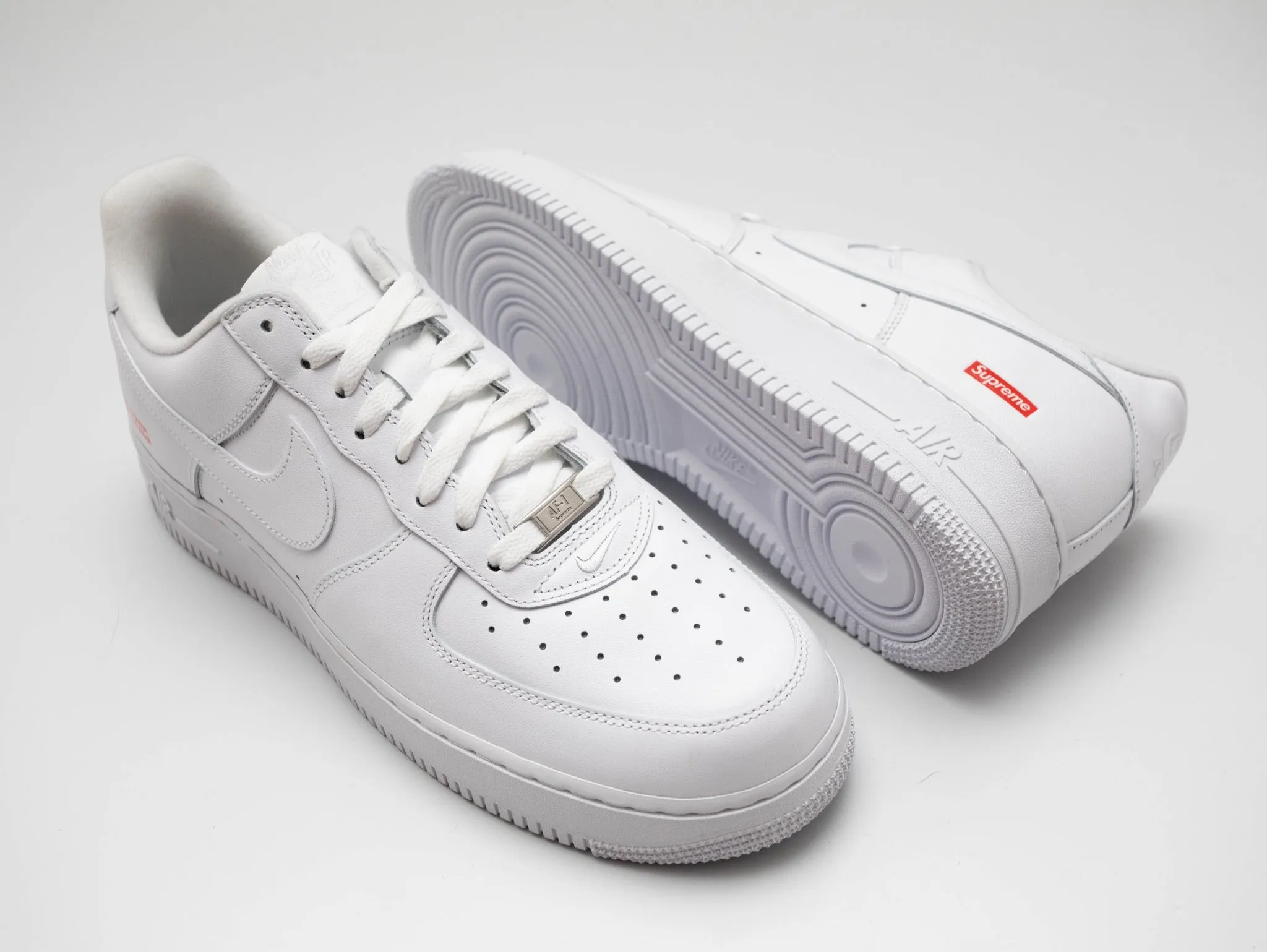 Tênis Nike - Air Force One x Supreme / Branco