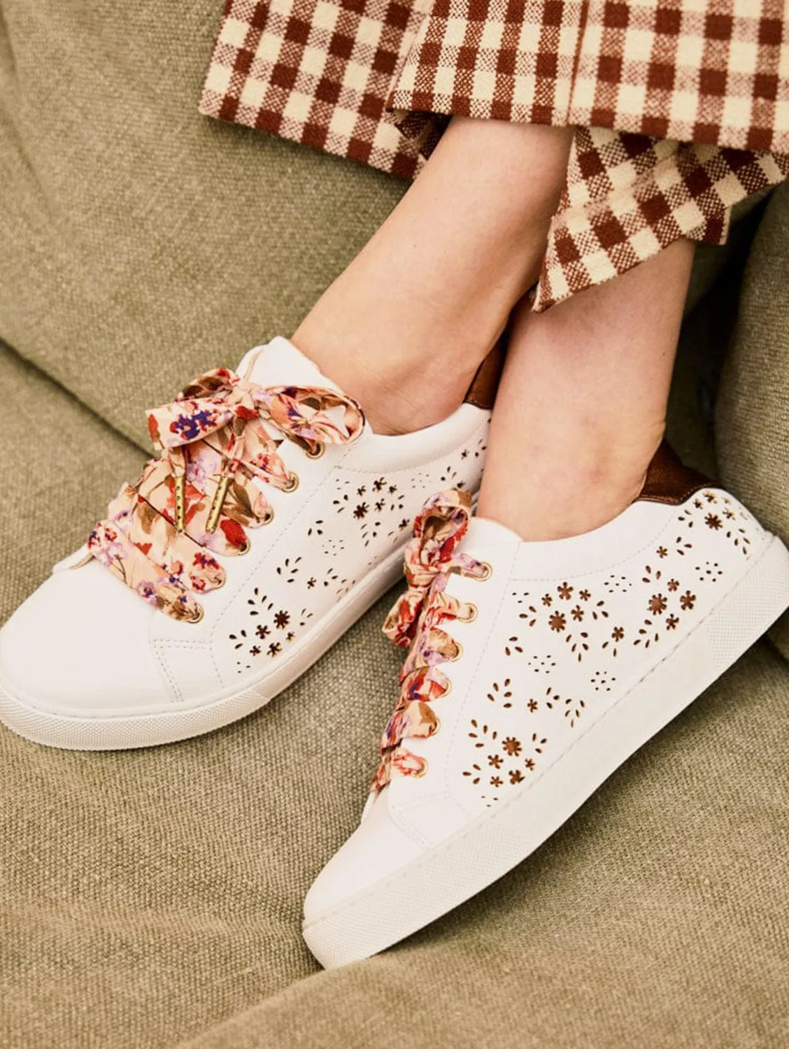 Virevolte Recycled Grain Leather Vegan Sneakers | Bronze Flowers