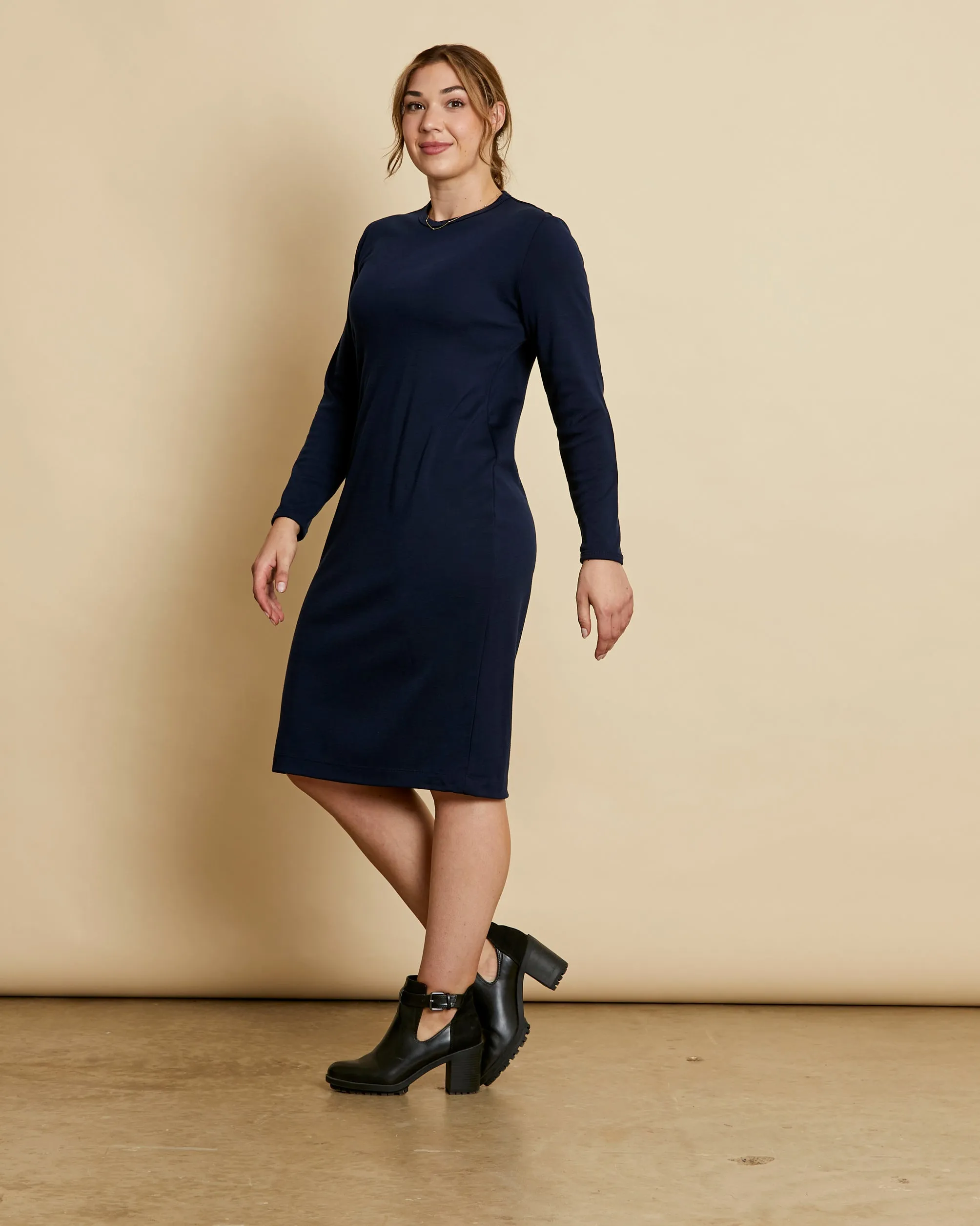 Womens Relaxed Fit Crew Neck Dress AW23